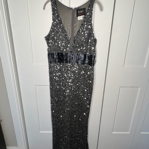 Mac Duggal NWOT Sequin Empire Waist Sleeveless Column Evening Gown Women's 16 - Picture 2 of 9